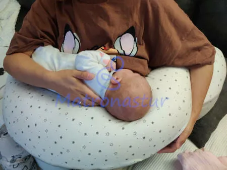El cojín de lactancia o almohada de embarazo ¿Merecen la pena?