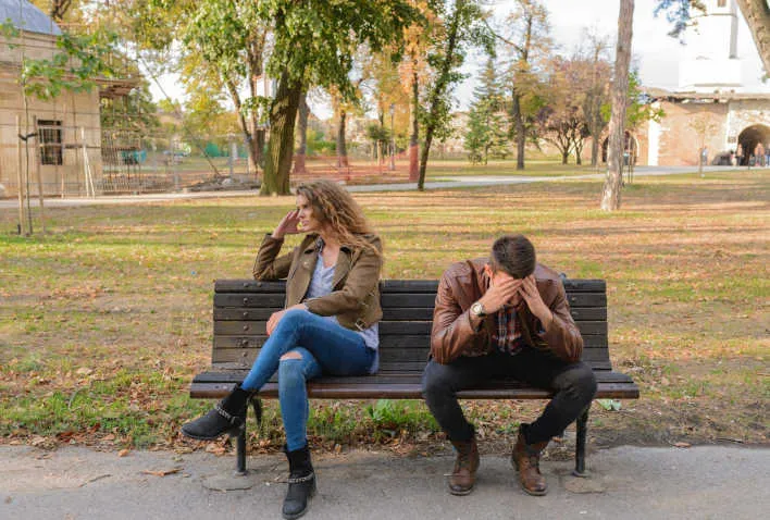 pareja con estrés en el embarazo